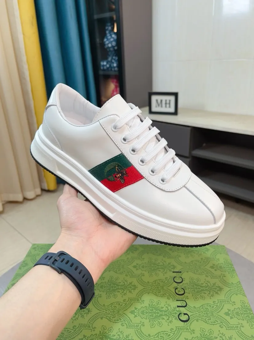 Factory price 420🌹🌹GUCCI [Gucci] New high-end brand of men's shoes, the latest fashionable casual men's shoes, trendy and versatile, relaxed and sporty style, uppers imported from Italy, first-layer cowhide, genuine leather lining and ultra-fine workmanship. Original personalized fashionable rubber wear-resistant outsole, light and comfortable on the foot, size 38-44